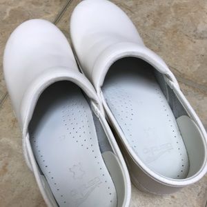 White Dansko Nursing Clogs Unisex gently used